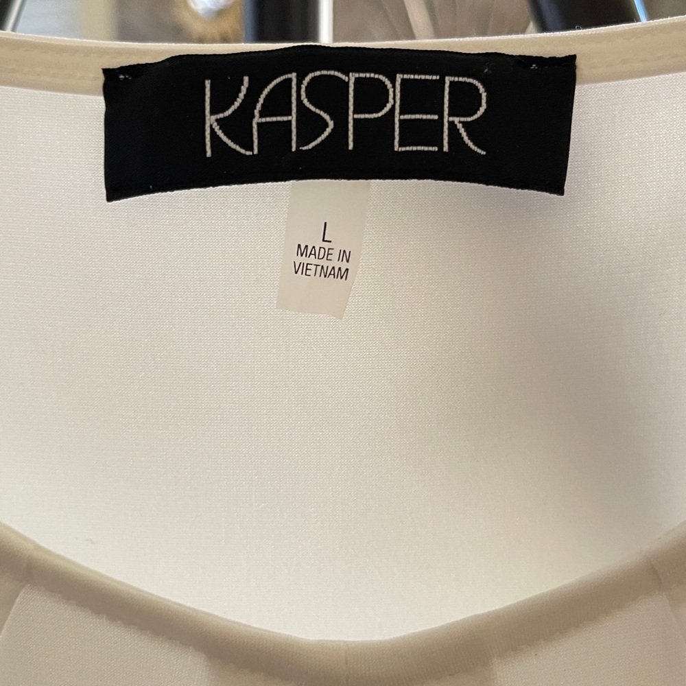 Kasper Cream Sleeveless Blouse - Picture 2 of 3